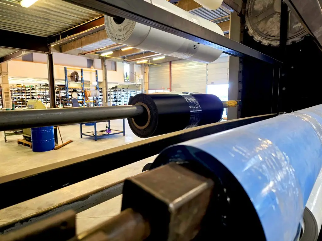 Atelier de fabrication de bandes transporteuses, tapis de transport, bandes et tapis pour convoyeurs